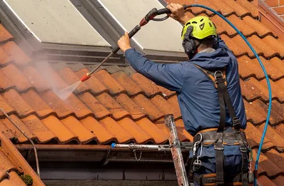 Démoussage et hydrofuge de toiture à Montaïn